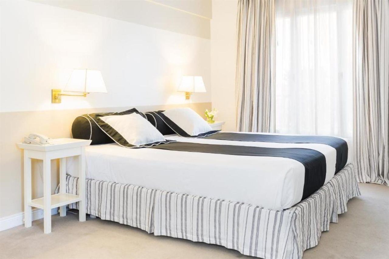 Loi Suites Recoleta Hotel Ciudad Autónoma de Ciudad Autónoma de Buenos Aires Exterior foto A bed with a bed skirt